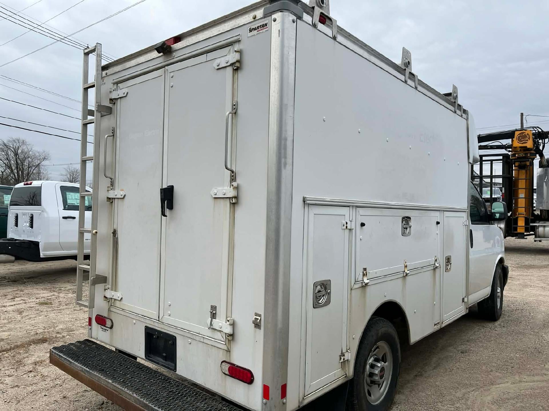 2017 GMC Savana Cutaway 3500 Base