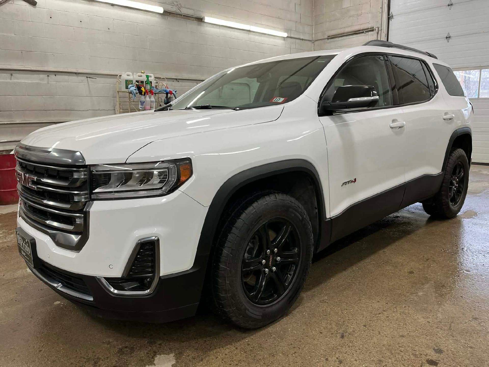 2023 GMC Acadia AT4