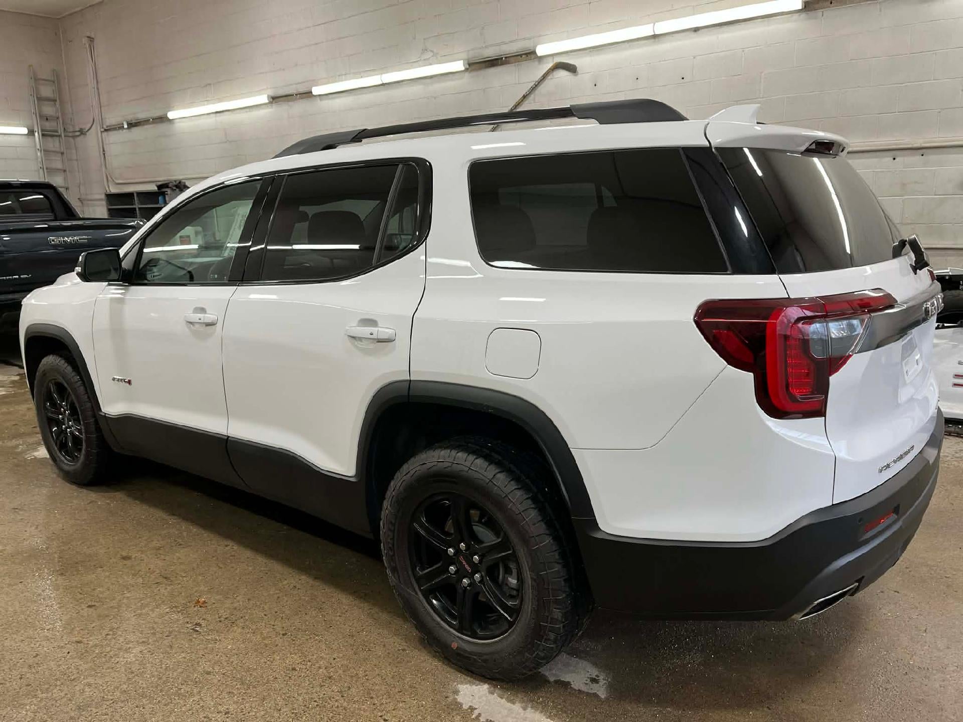 2023 GMC Acadia AT4