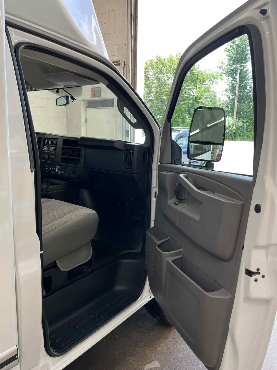 2025 GMC Savana Cutaway 3500 Base