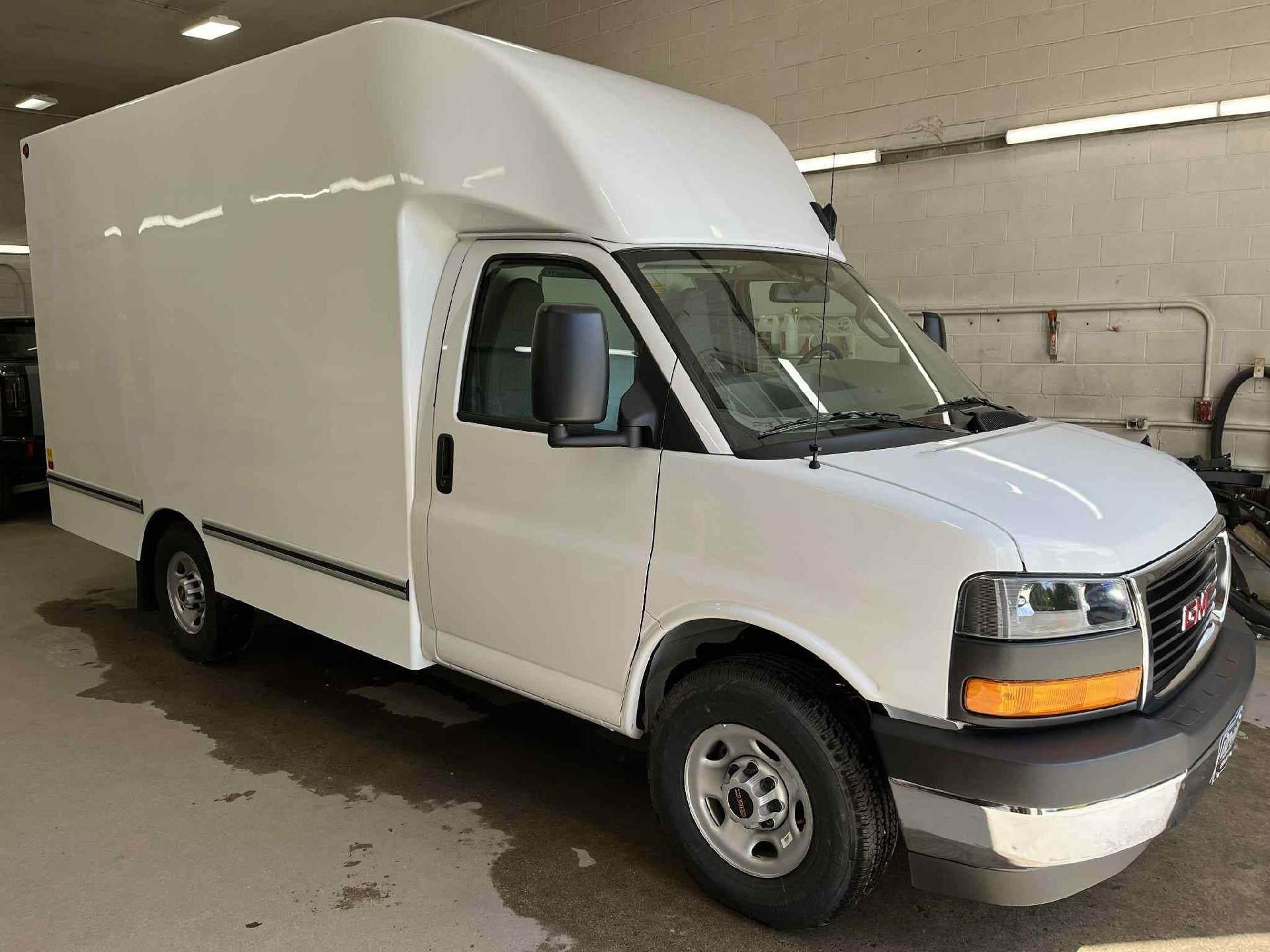 2025 GMC Savana Cutaway 3500 Base